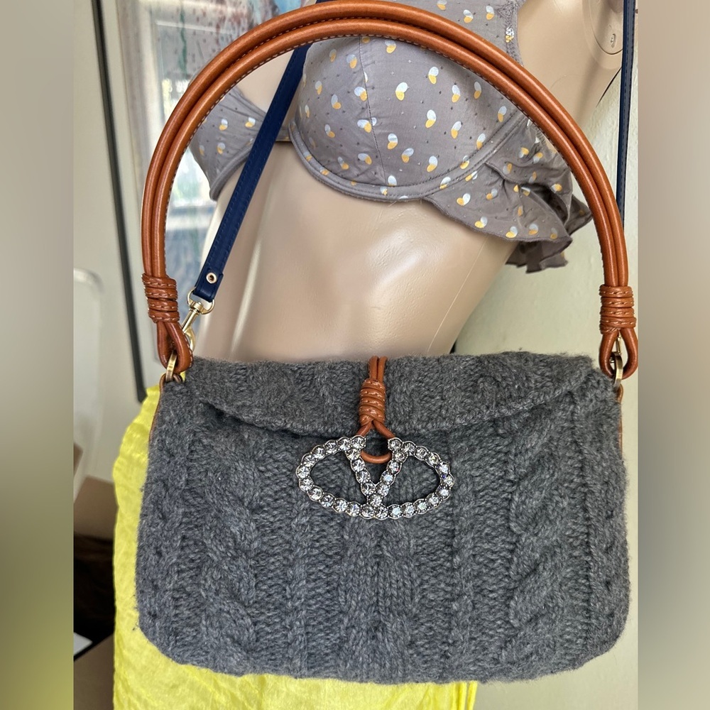 ππ SOLD ππCashmere Knit Bag V LOGO in Crystals sold on another platform - Picture 4 of 14